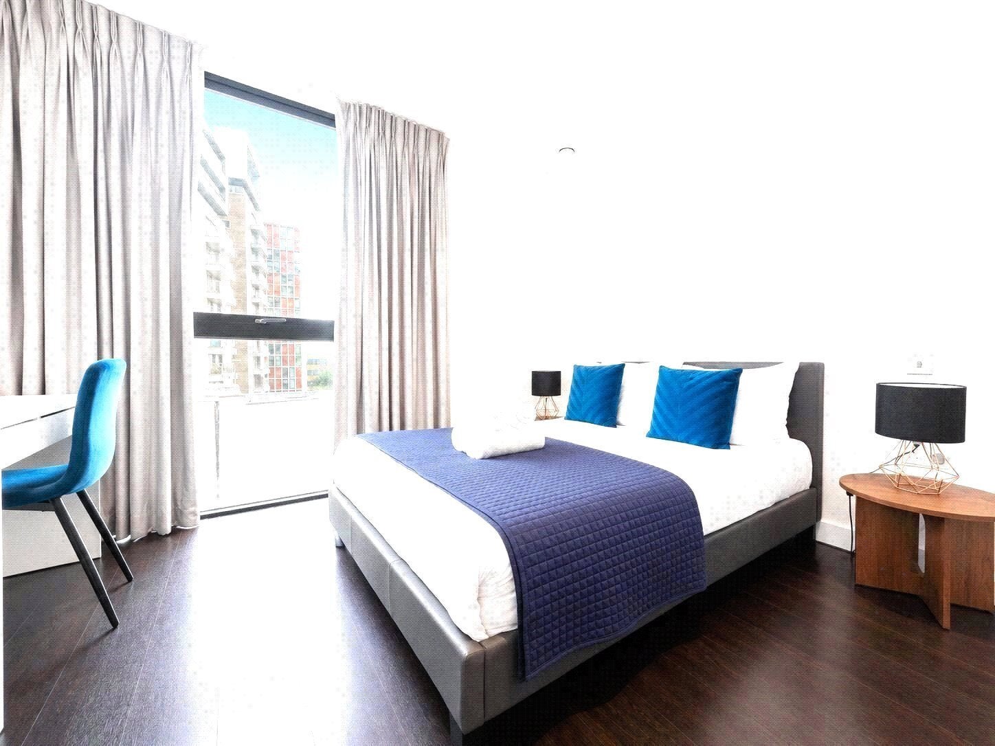 Flat Alie Street in Greater London