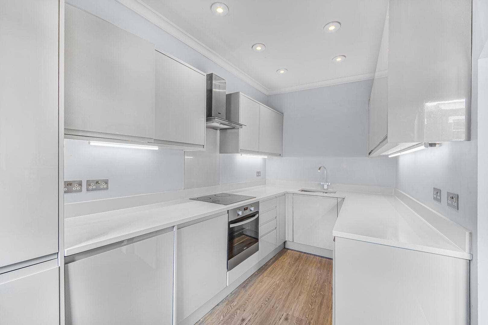 Flat Chesilton Road in Greater London