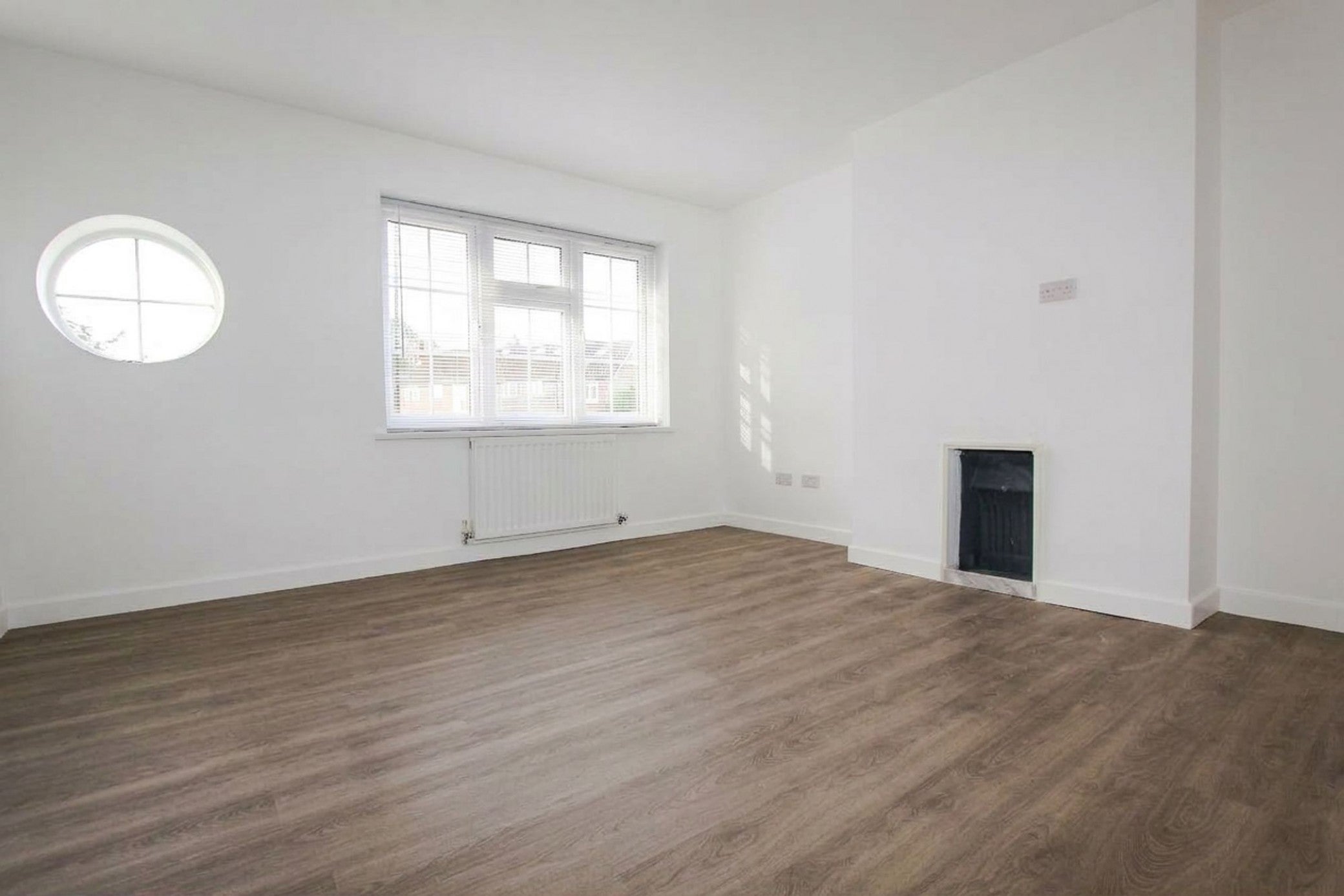 Flat Bramley Road in Greater London