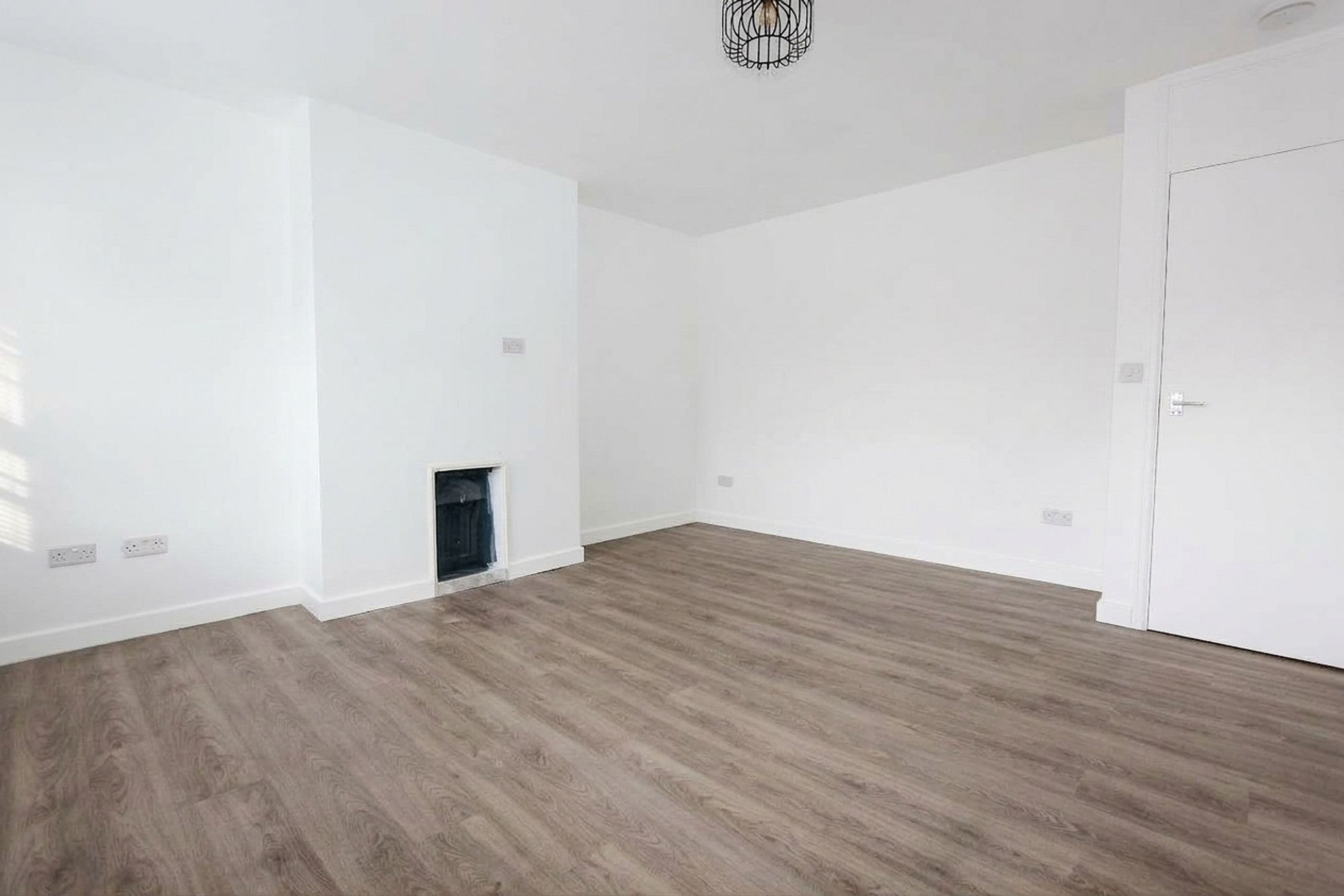 Flat Bramley Road in Greater London