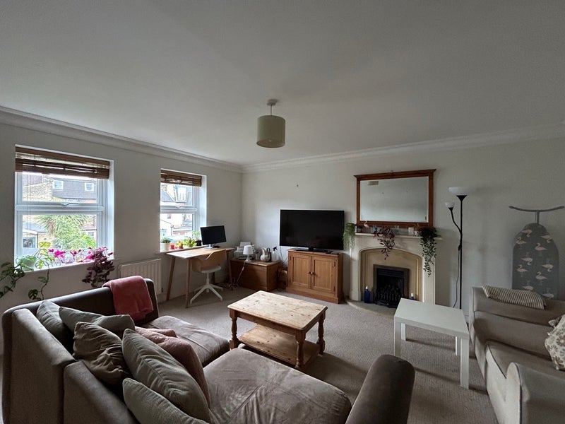 Room Aslett Street in Greater London