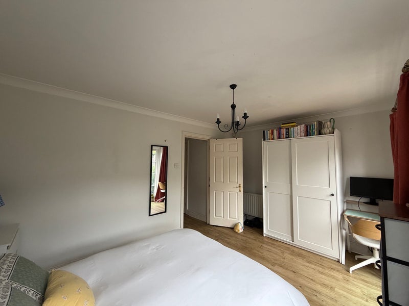 Room Aslett Street in Greater London