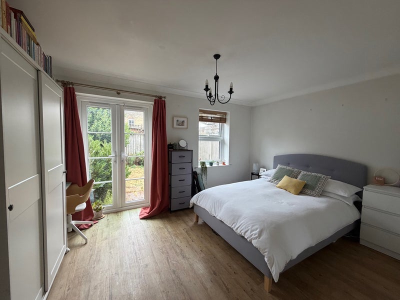 Room Aslett Street in Greater London