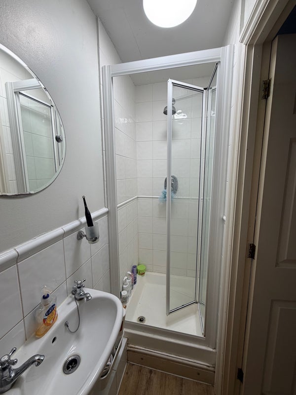 Room Aslett Street in Greater London