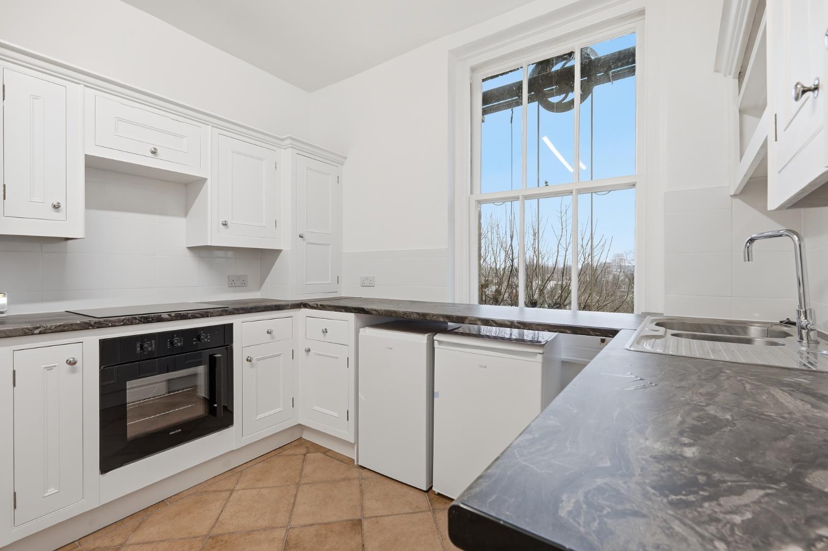Flat Sutton Court in Greater London