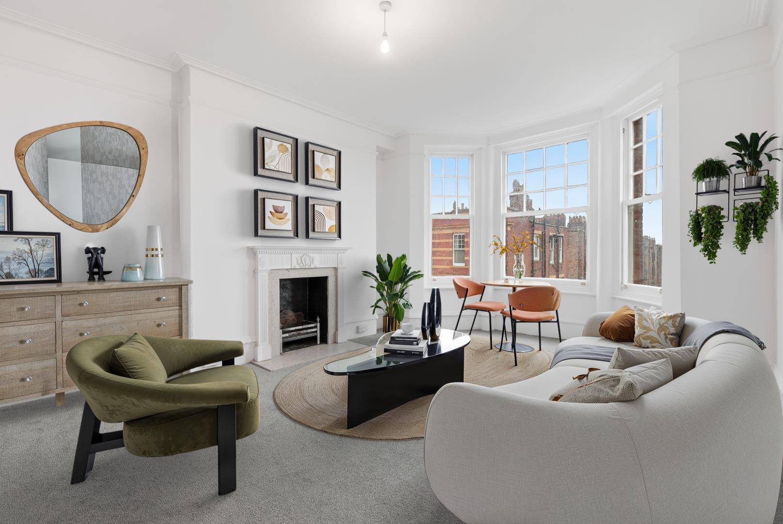 Flat Sutton Court in Greater London