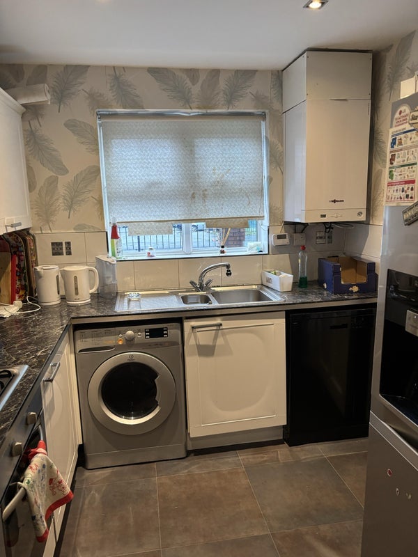 Room Rushway Avenue in Manchester