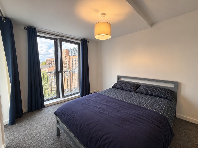 Flat Hammersley Road in Greater London