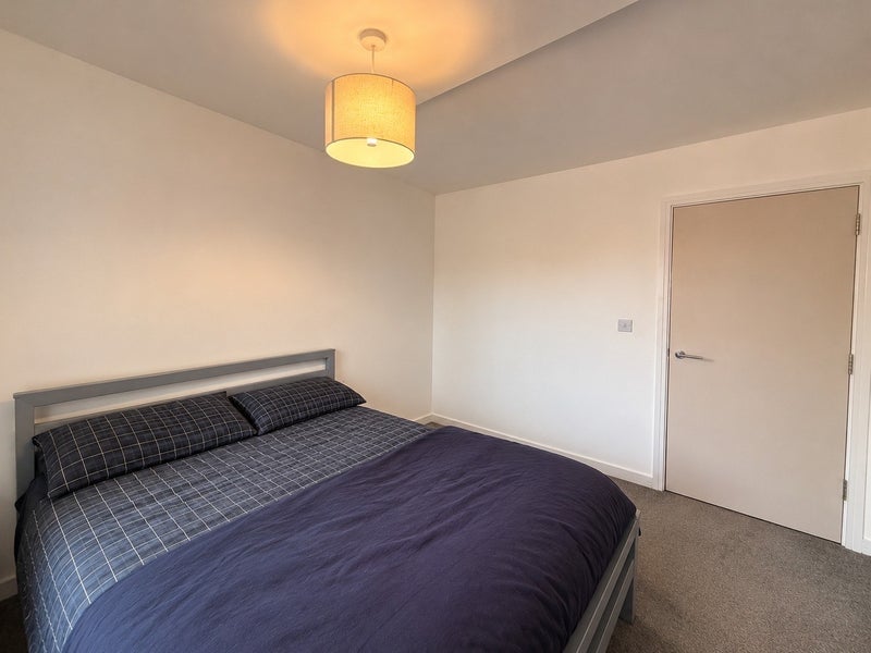 Flat Hammersley Road in Greater London
