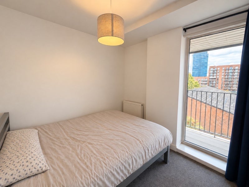 Flat Hammersley Road in Greater London