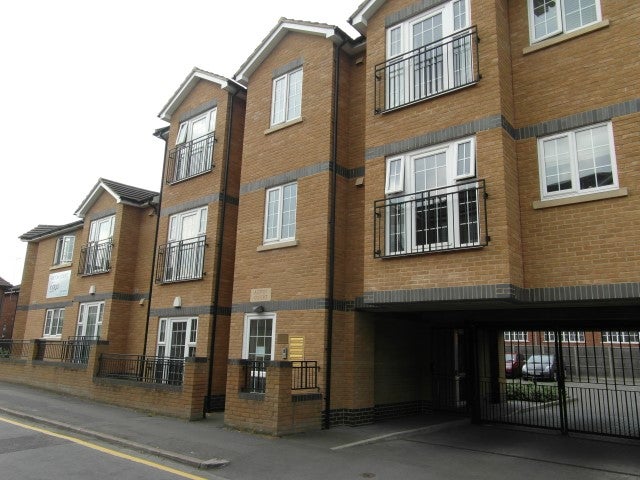 Flat Sarum Road in Luton