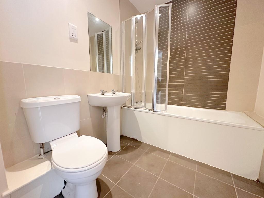 Flat Sarum Road in Luton