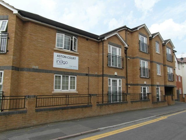 Flat Sarum Road in Luton