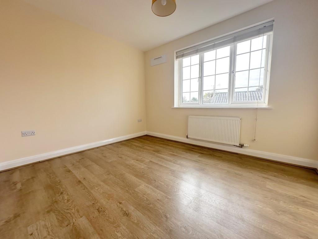 Flat Sarum Road in Luton