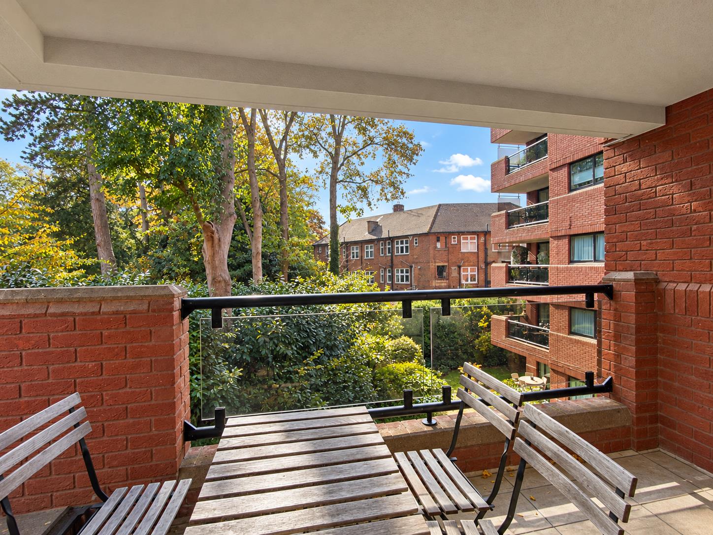 Flat Spencer Close in Greater London