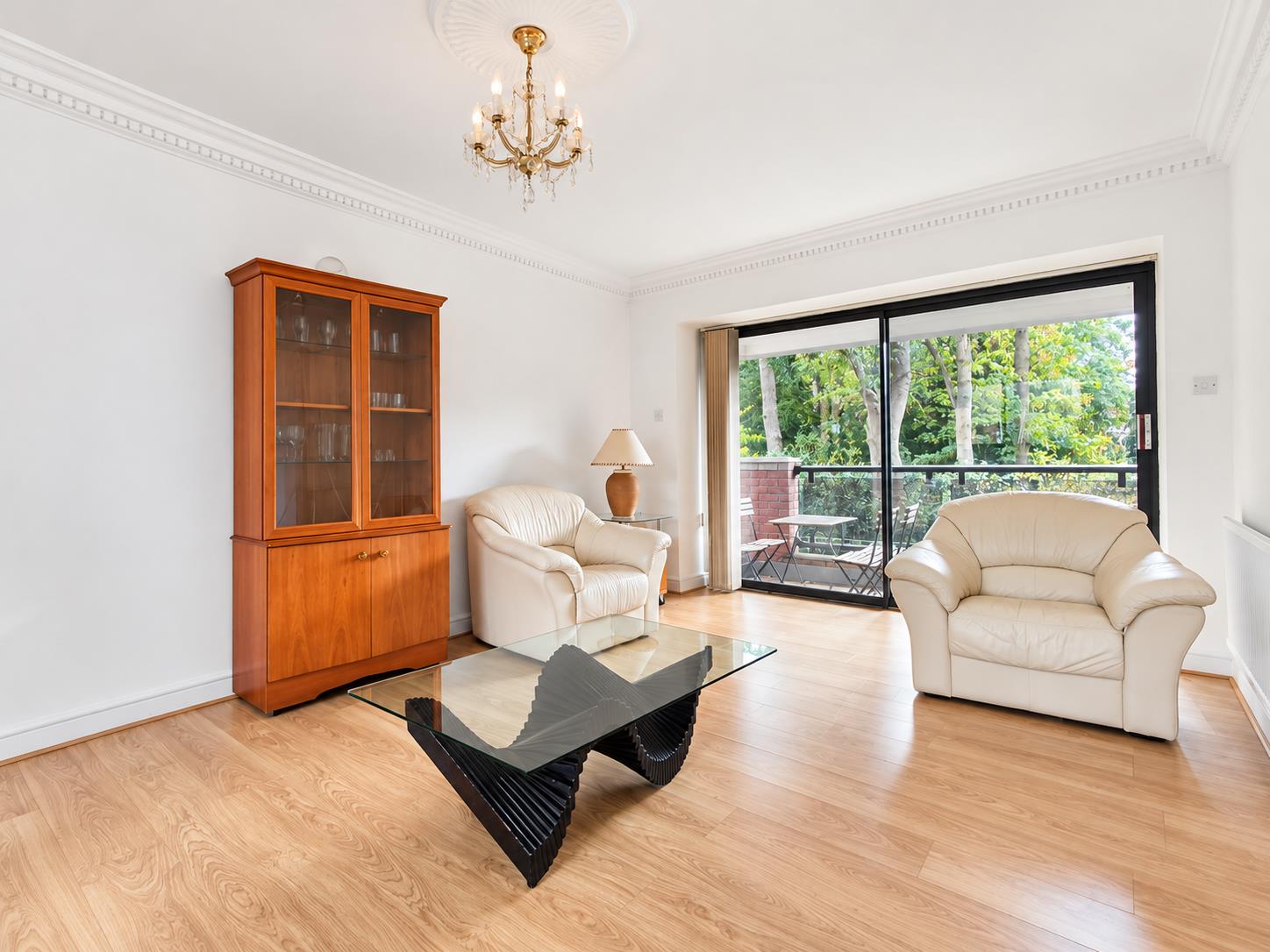 Flat Spencer Close in Greater London