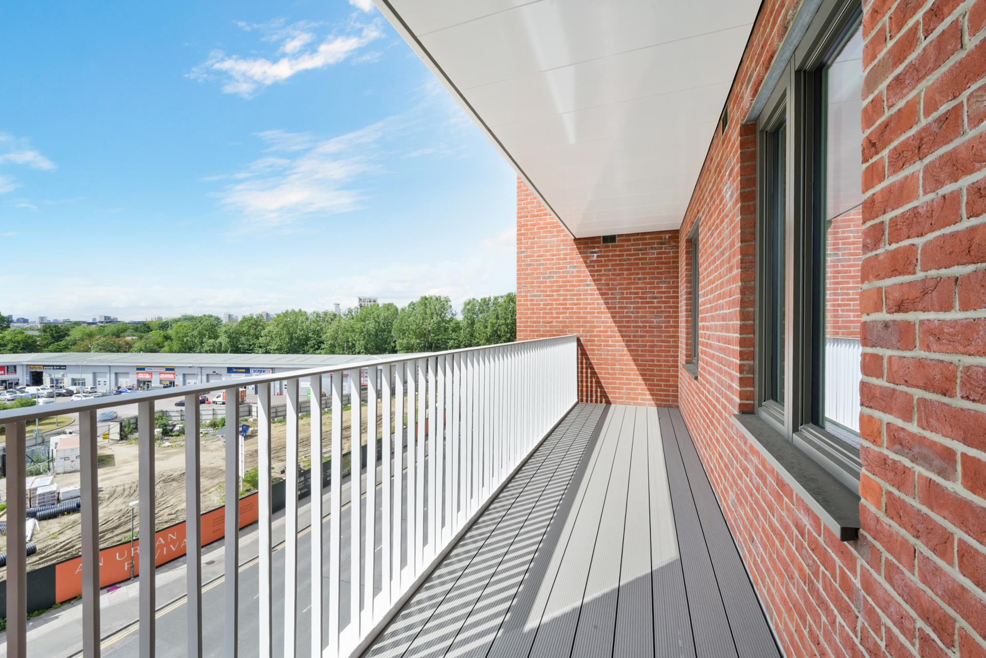 Flat Pettman Crescent in Greater London