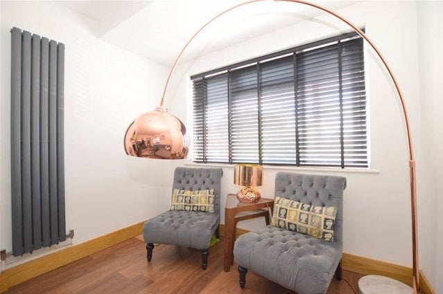 Flat Devonshire Road in Greater London