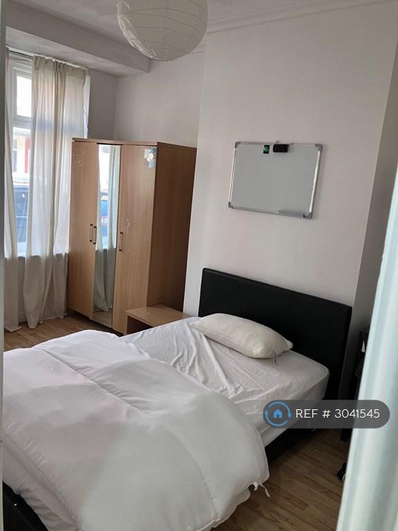 Room Crondall Street in Manchester