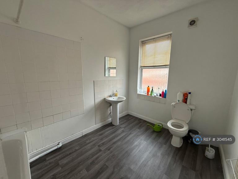 Room Crondall Street in Manchester