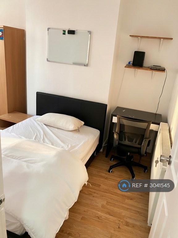 Room Crondall Street in Manchester