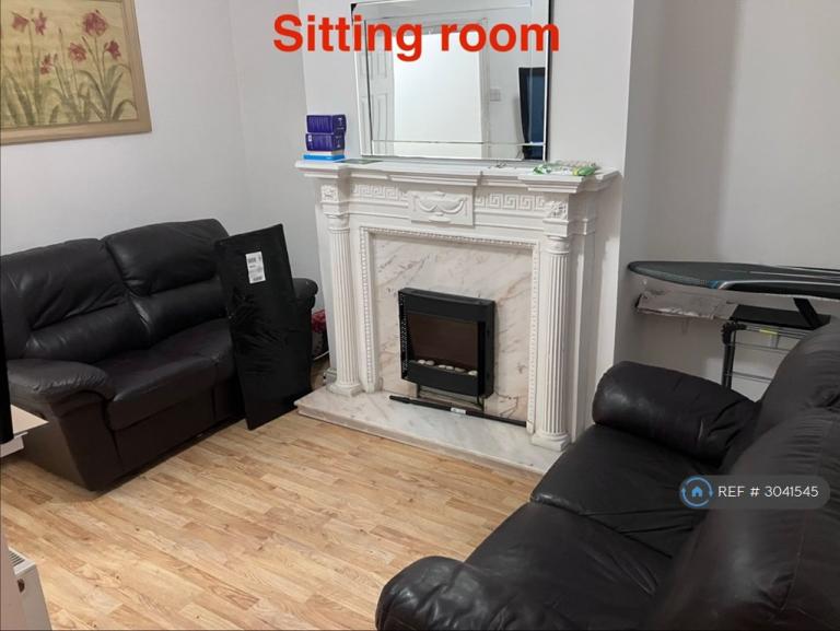 Room Crondall Street in Manchester