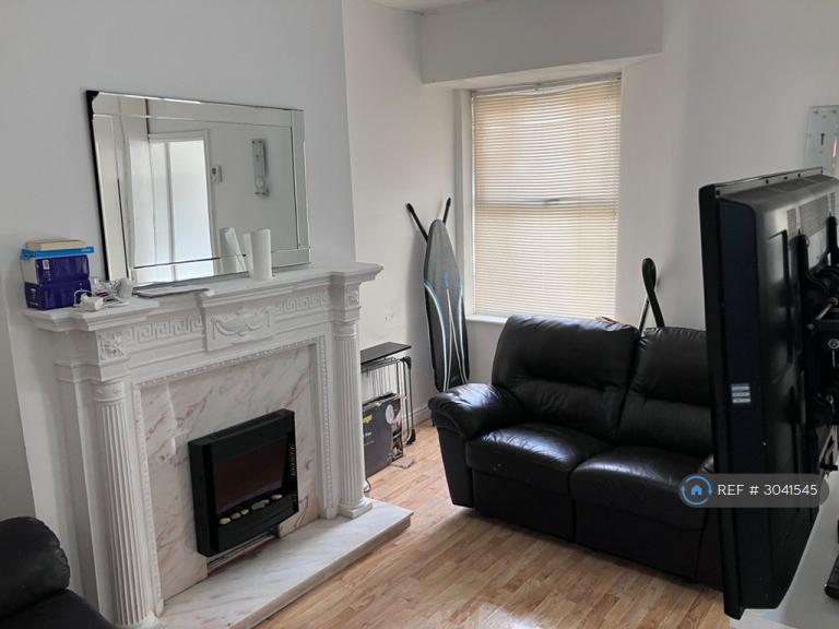Room Crondall Street in Manchester