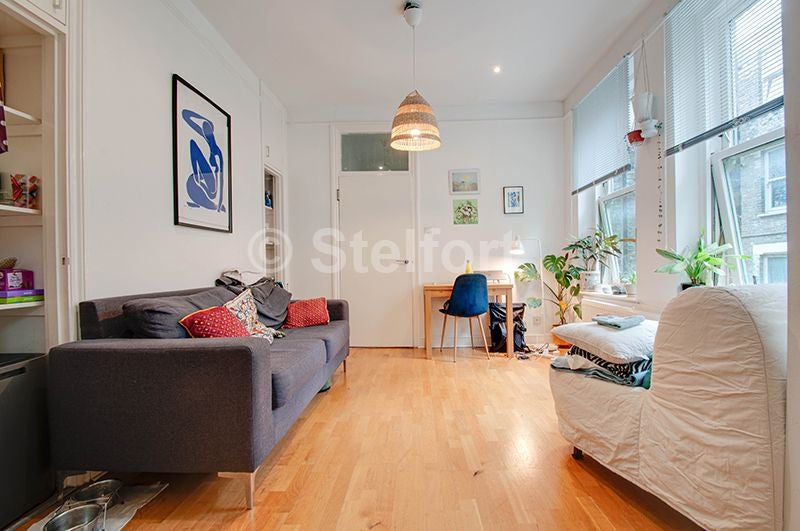Flat Cathcart Hill in Greater London