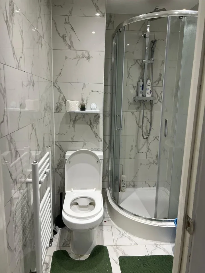 Room Nightingale Vale in Greater London