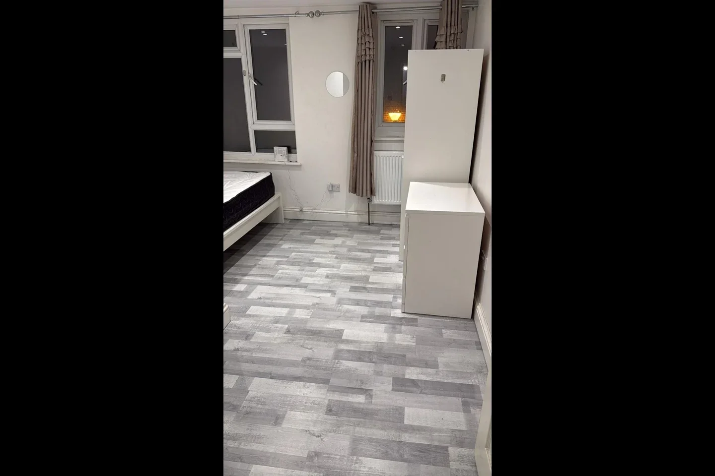 Room Nightingale Vale in Greater London