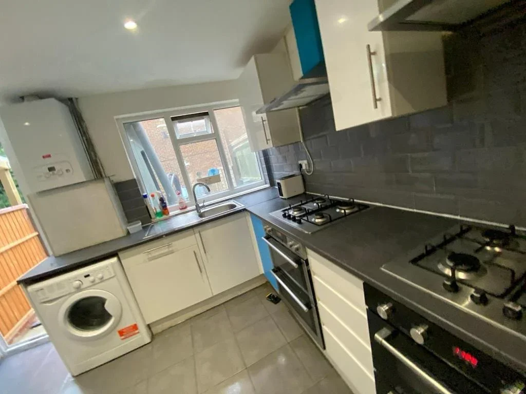 Room Nightingale Vale in Greater London