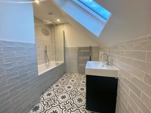 Room Bath Road in Oldland Common