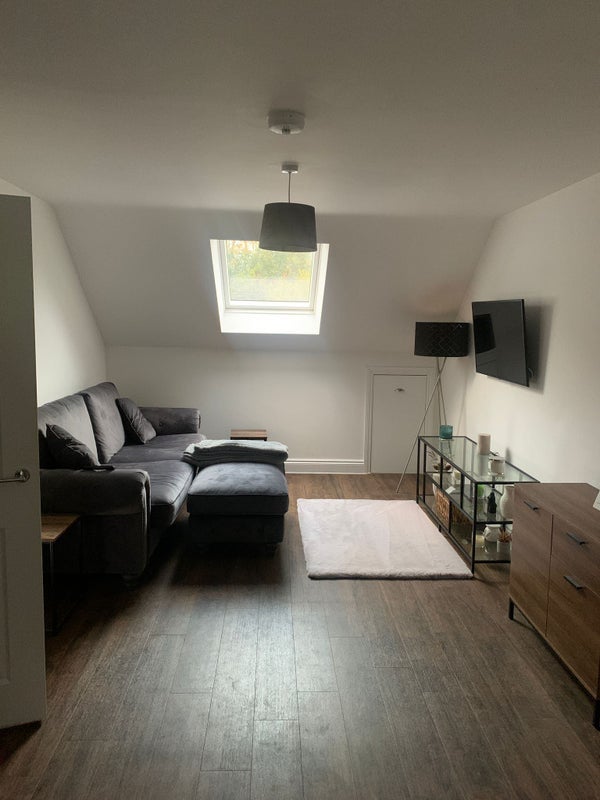Room Bath Road in Oldland Common