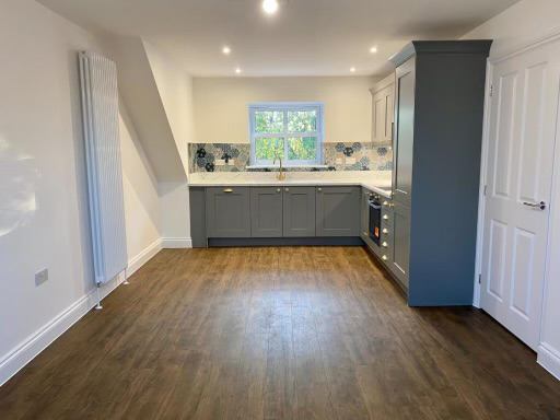 Room Bath Road in Oldland Common