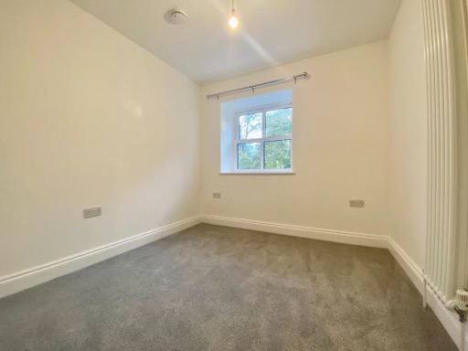Room Bath Road in Oldland Common