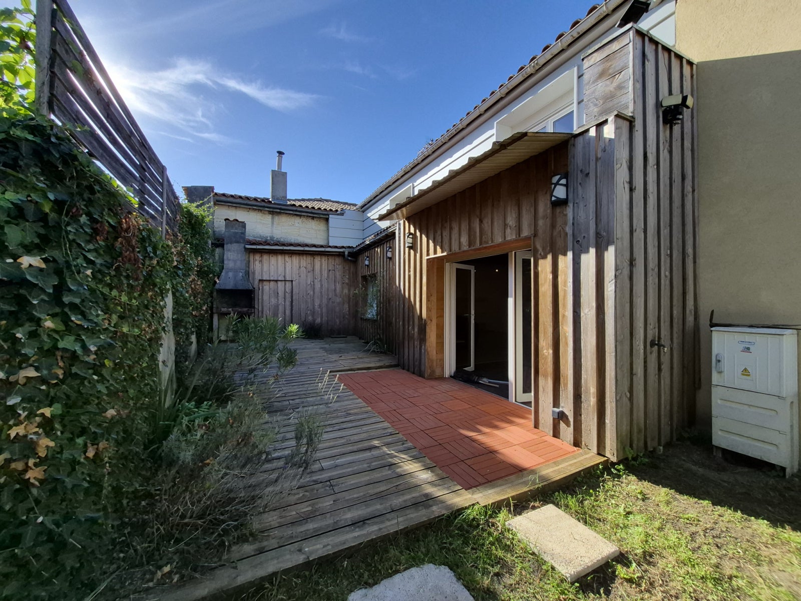 House Route de Montussan in Saint-Sulpice-et-Cameyrac