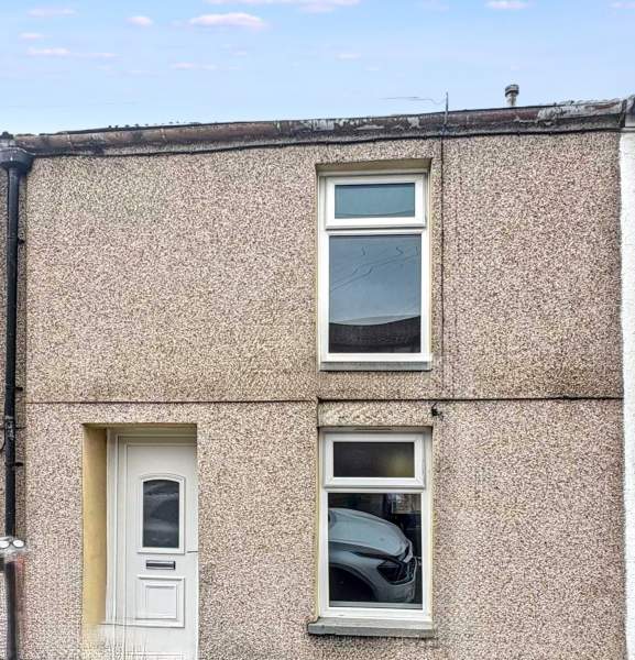 Flat Club Row in Ystrad