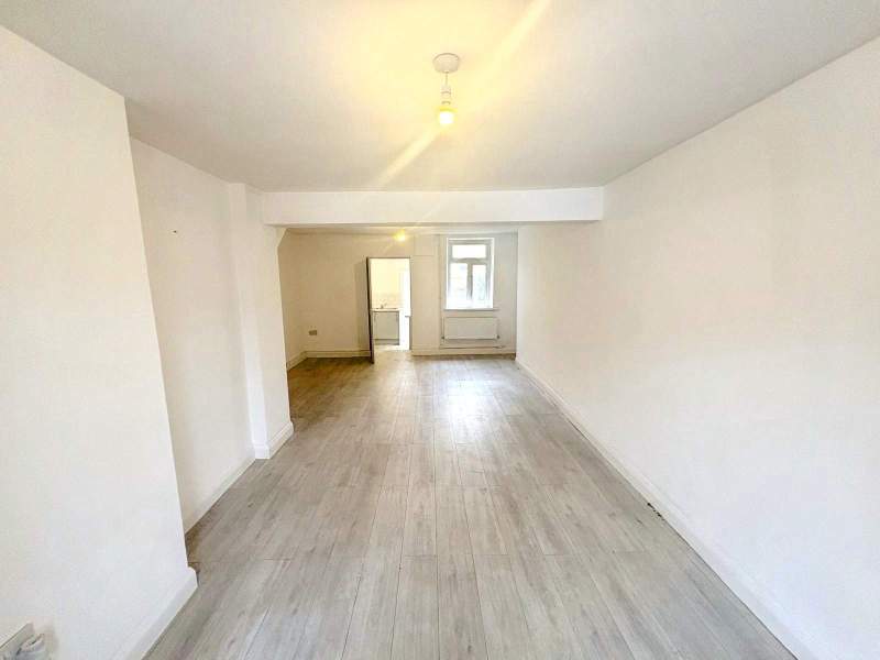Flat Club Row in Ystrad