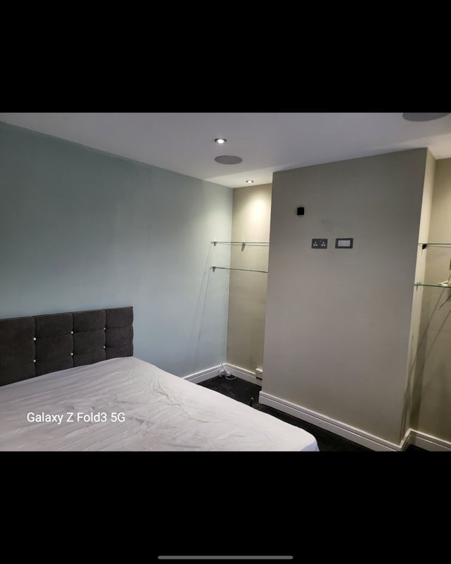 Room Draper Road in Christchurch