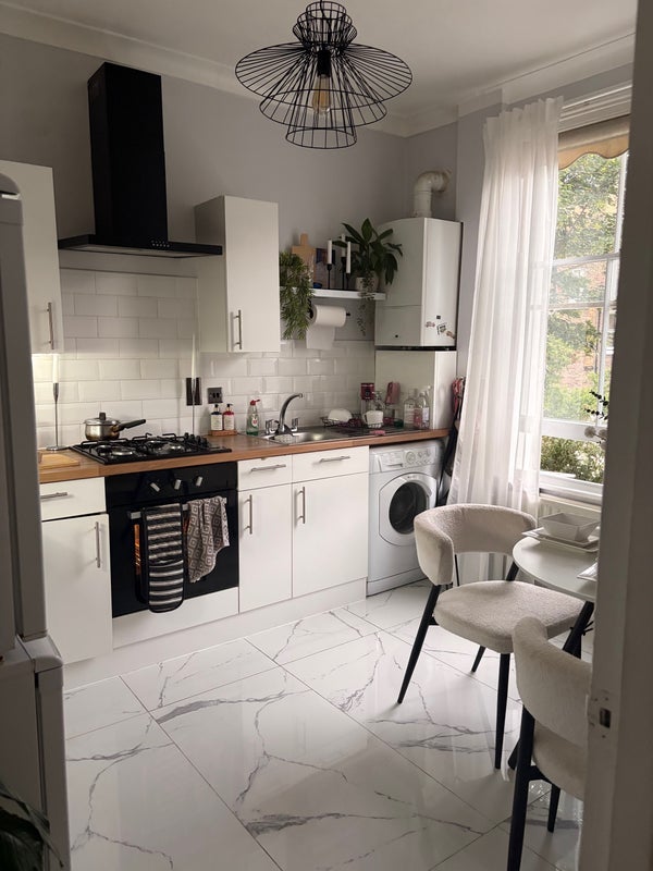 Room Elmore Street in Greater London