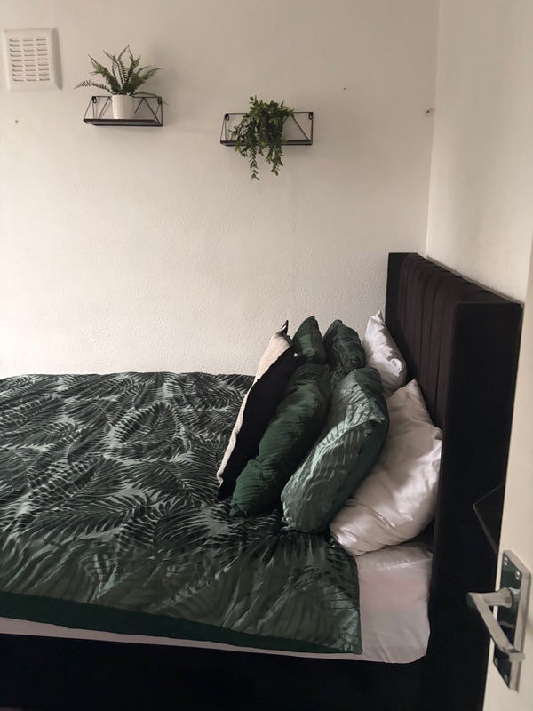 Room Elmore Street in Greater London