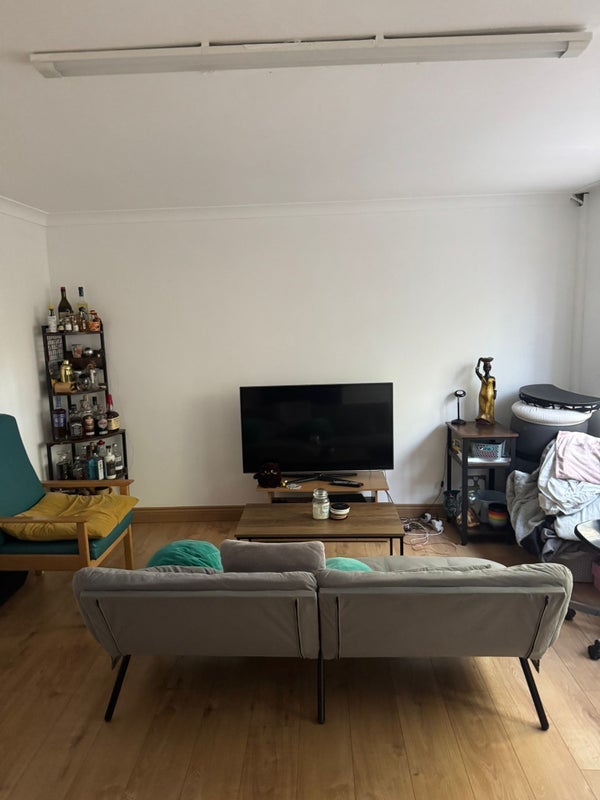 Room Pulford Road in Greater London