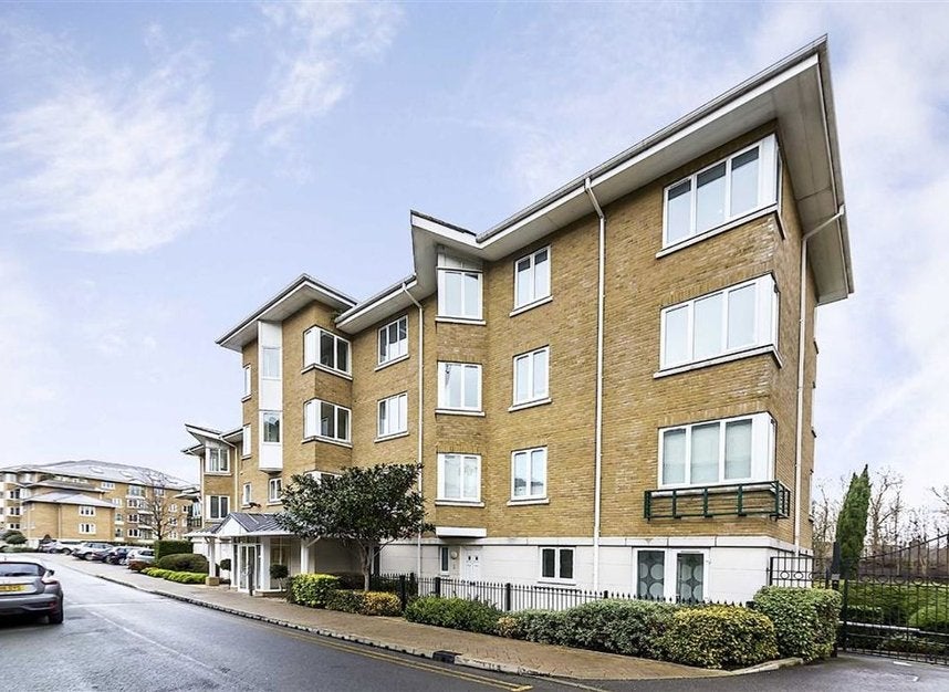 Flat Strand Drive in Greater London