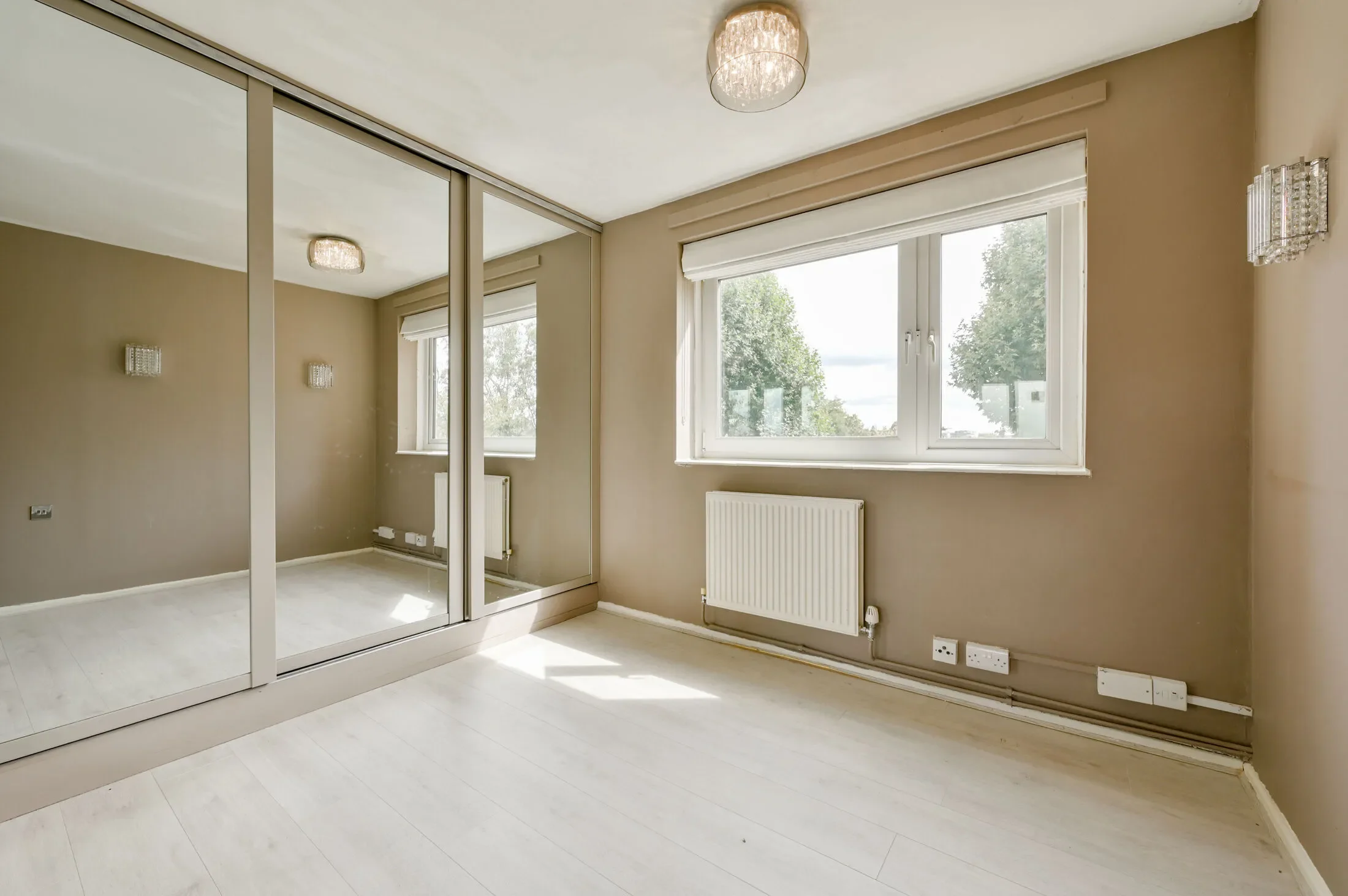 Flat Goldhawk Road in Greater London