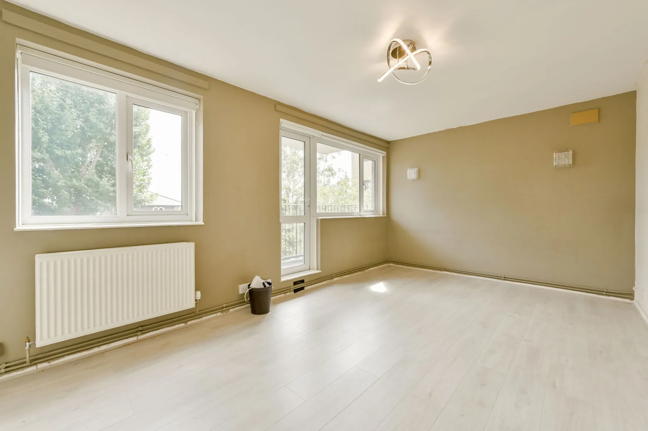 Flat Goldhawk Road in Greater London
