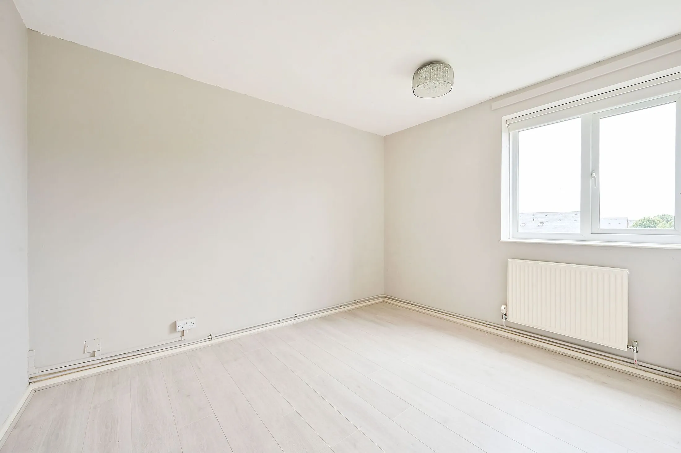 Flat Goldhawk Road in Greater London
