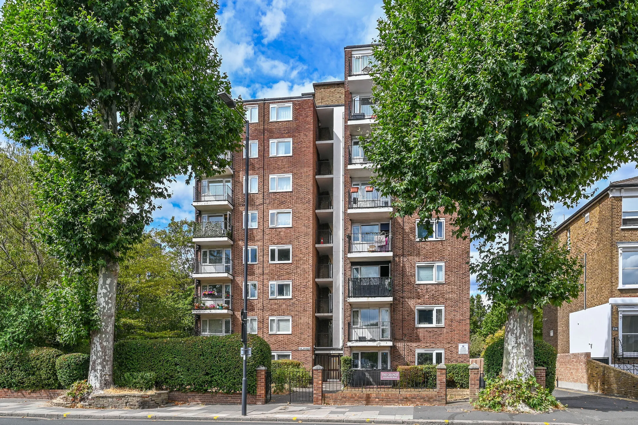Flat Goldhawk Road in Greater London