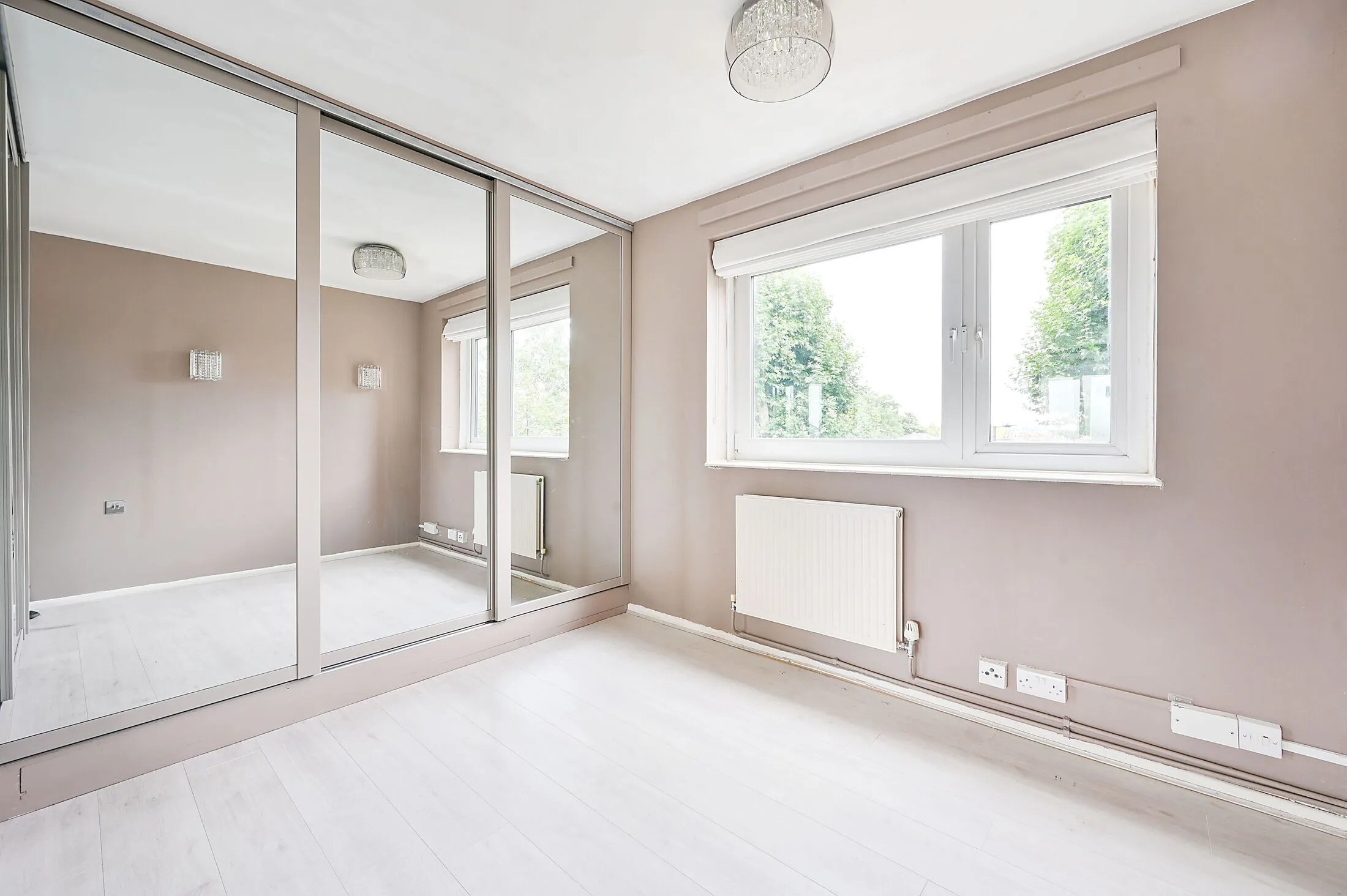 Flat Goldhawk Road in Greater London