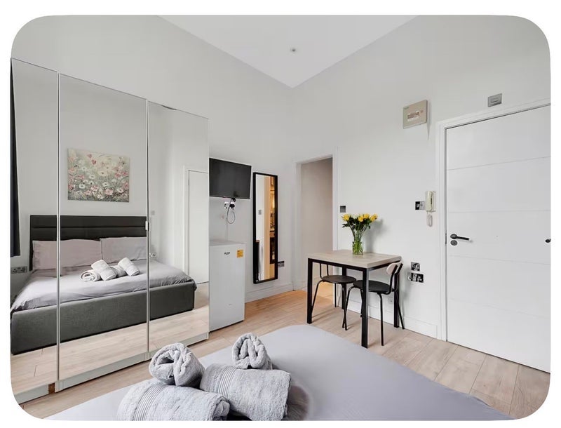 Flat Perham Road in Greater London