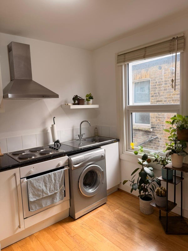 Flat Salusbury Road in Greater London